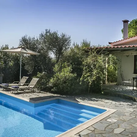 Sleeps 4 Pool Air Con Wifi 빌라 Lakíthra