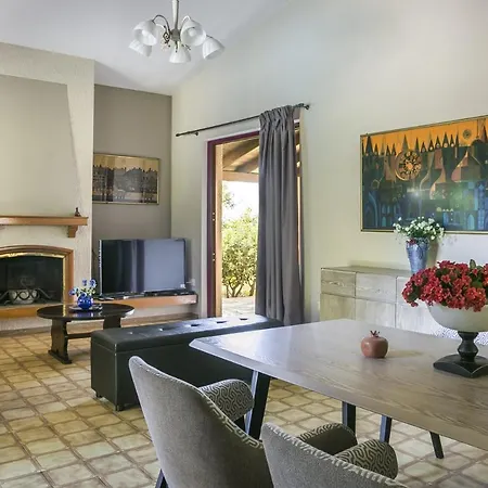 Sleeps 4 Pool Air Con Wifi 빌라