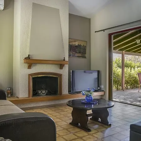 빌라 Sleeps 4 Pool Air Con Wifi Lakíthra